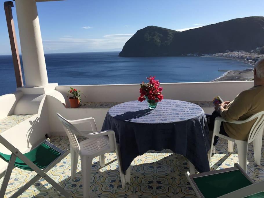 Casa Vacanze Vista Mare Mela B Lipari  Luaran gambar