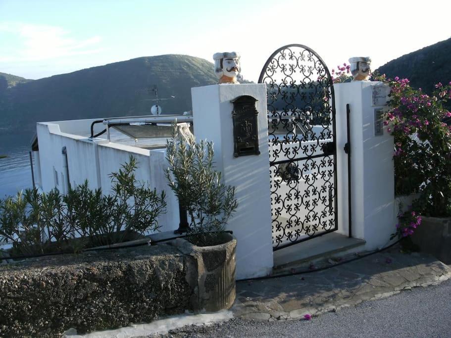 Casa Vacanze Vista Mare Mela B Lipari  Luaran gambar
